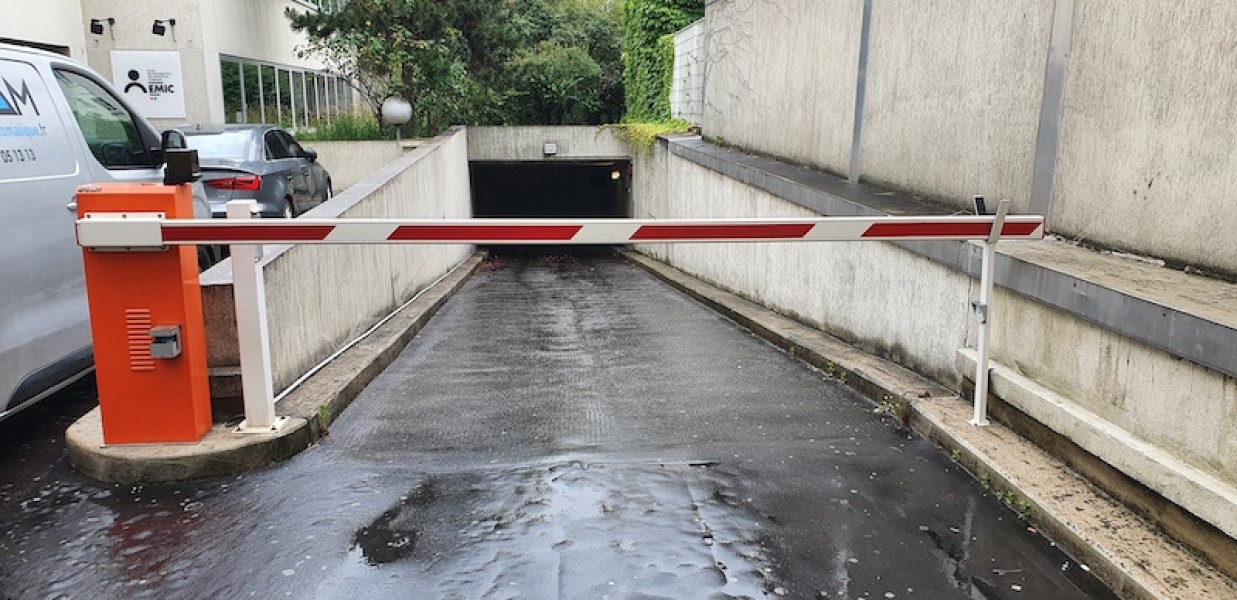 Barrière levante automatique